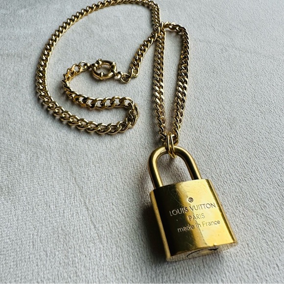 Louis Vuitton Lock Necklace Stainless Steel Curb Chain Gold Tone - Picture 5 of 15